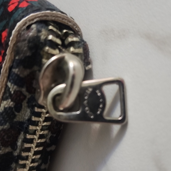 Coach Continental Zip Wallet  "Ranch Floral" - Picture 3 of 9